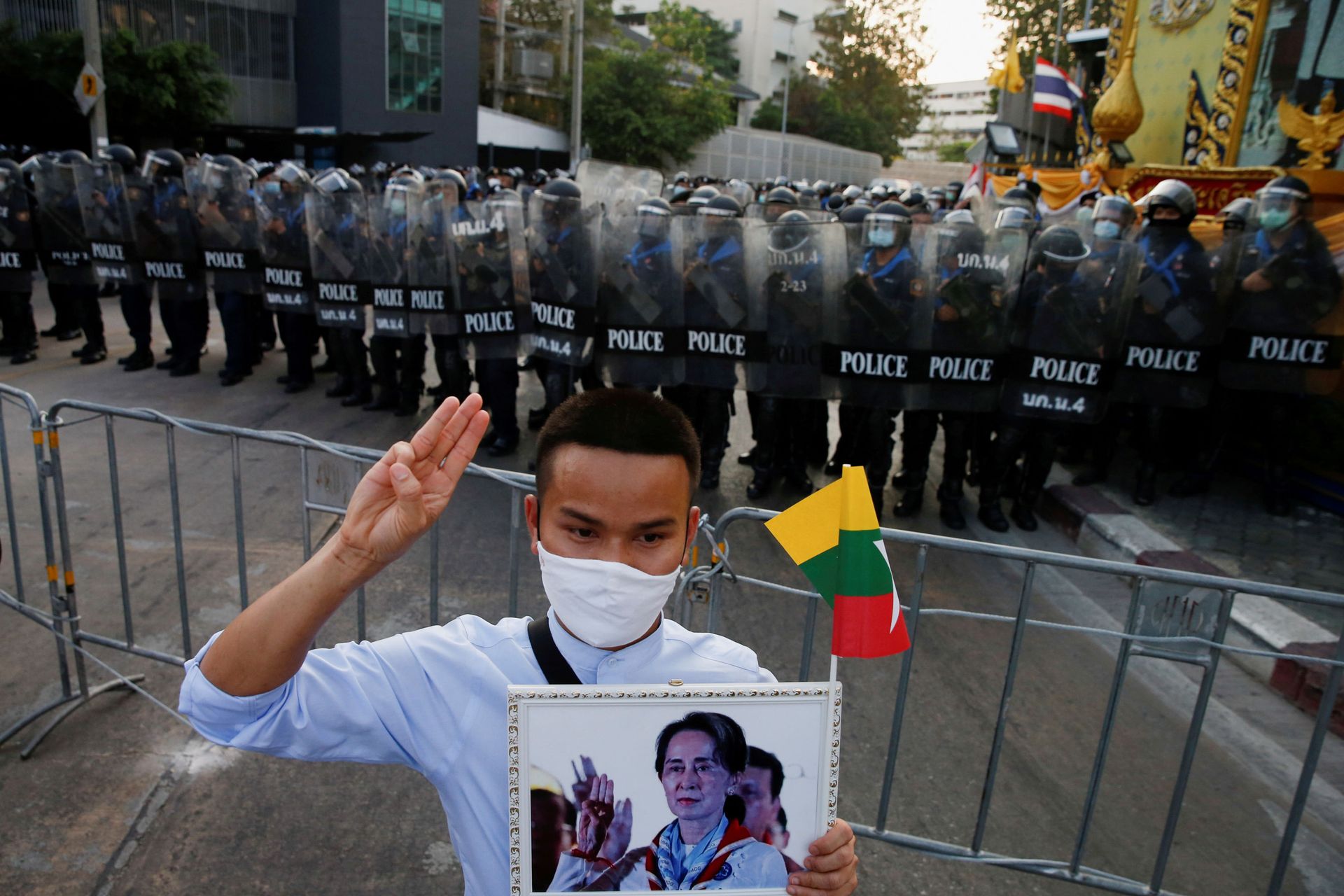 Vietnam Evacuates Nearly 400 Compatriots From Unrest-Hit Myanmar, Report Says - Sputnik International, 1920, 04.03.2021