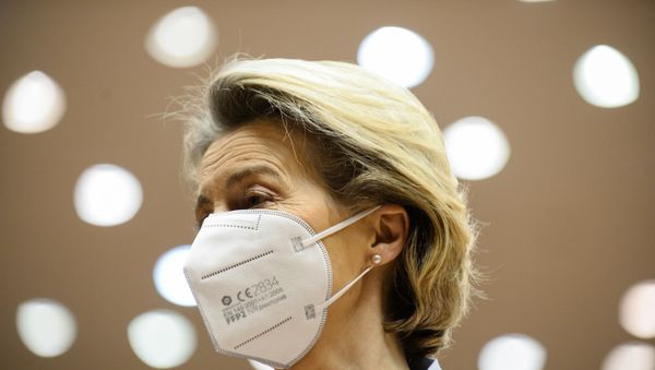 European Commission President Ursula Von Der Leyen looks on as she arrives at the European Parliament to explains the European Union's vaccine strategy to European Parliament, in Brussels, on February 10, 2021.  - Sputnik International