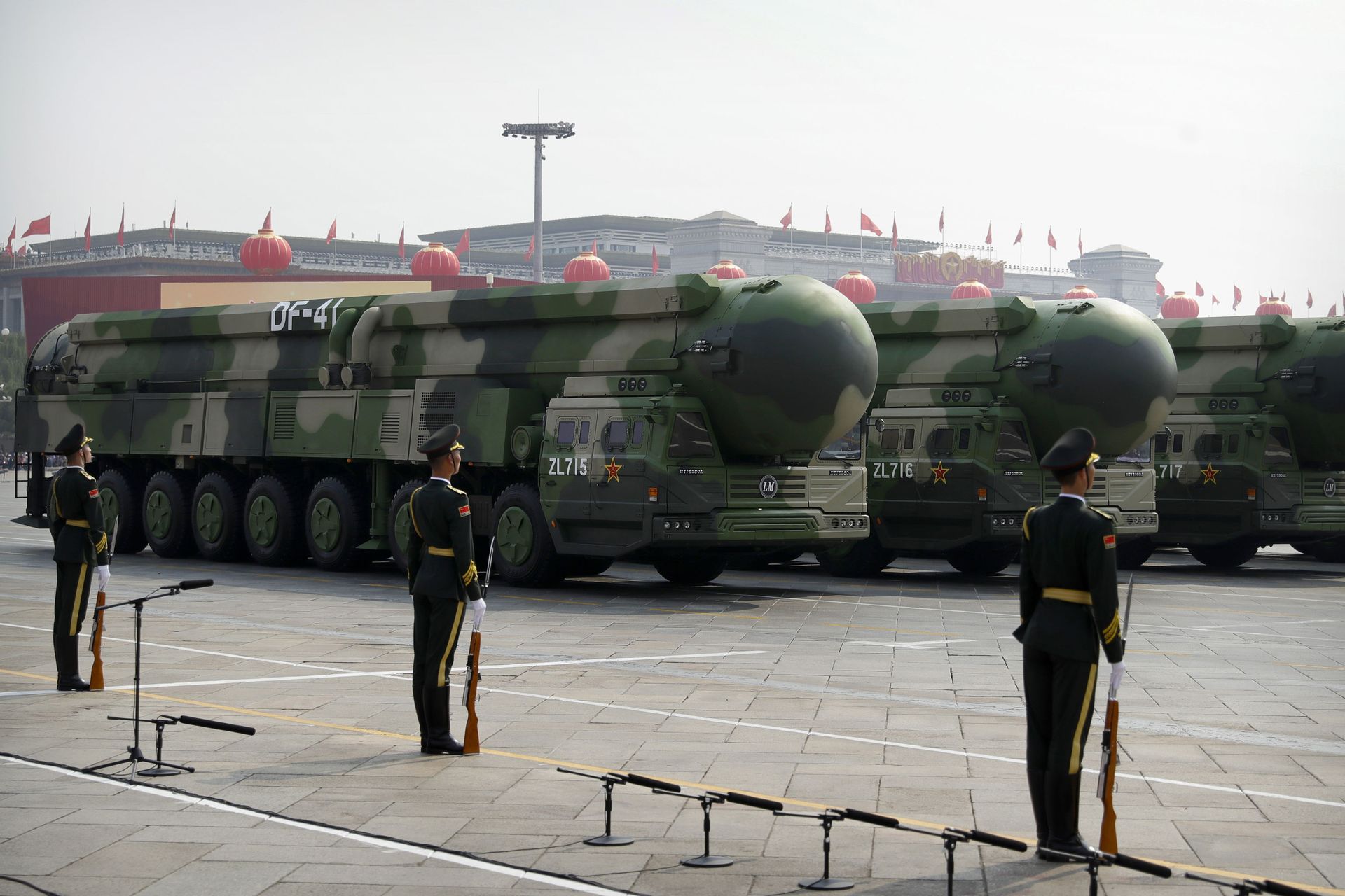 Chinese military vehicles carrying DF-41 ballistic missiles roll during a parade to commemorate the 70th anniversary of the founding of Communist China in Beijing, Tuesday, Oct. 1, 2019 - Sputnik International, 1920, 29.10.2022