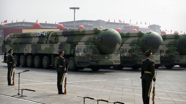Chinese military vehicles carrying DF-41 ballistic missiles roll during a parade to commemorate the 70th anniversary of the founding of Communist China in Beijing, Tuesday, Oct. 1, 2019 - Sputnik International