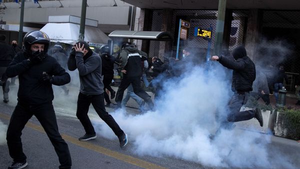 Protesters flee from tear gas as they clash with riot police during a demonstration in support of hunger striker Dimitris Koufodinas. - Sputnik International