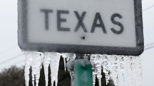 KILLEEN, TEXAS - FEBRUARY 18: Icicles hang off the State Highway 195 sign on February 18, 2021 in Killeen, Texas.  - Sputnik International