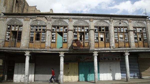 Shops are closed during a curfew to help prevent the spread of the Coronavirus, in the main Shurja market in central Baghdad, Iraq, Friday, Feb. 19, 2021. - Sputnik International