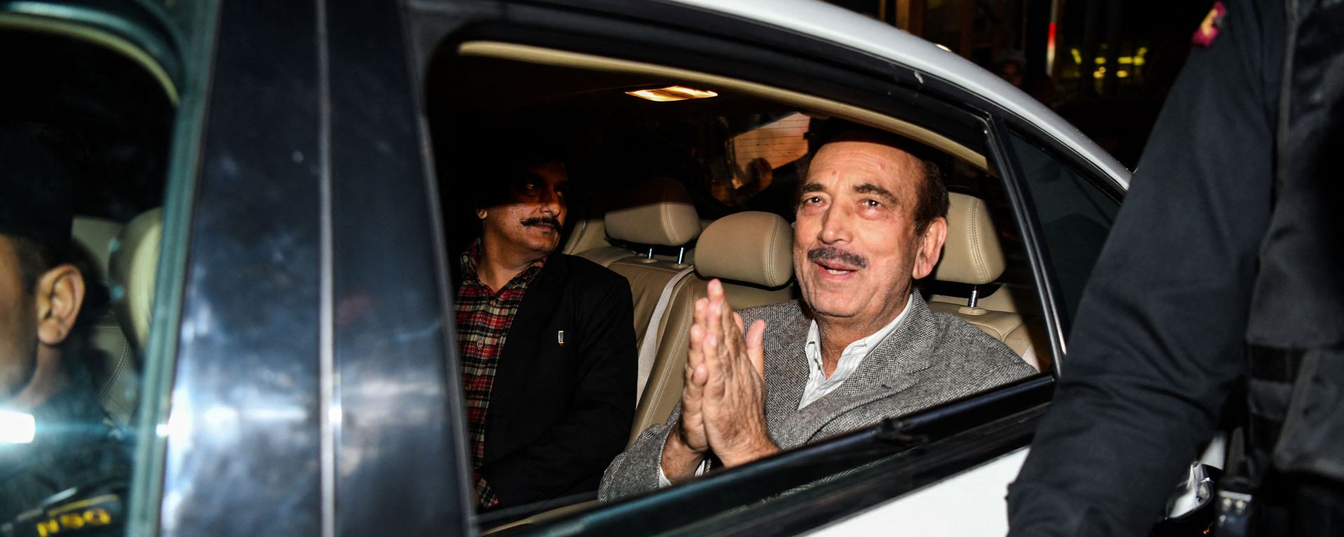 Indian politician of the Indian National Congress Ghulam Nabi Azad gestures as he leaves the Ministry of Foreign Affairs after an all party meeting called by Indian Minister of External Affairs Sushma Swaraj, in New Delhi on February 26, 2019 Indian politician of the Indian National Congress Ghulam Nabi Azad gestures as he leaves the Ministry of Foreign Affairs after an all party meeting called by Indian Minister of External Affairs Sushma Swaraj, in New Delhi on February 26, 2019 - Sputnik International, 1920, 30.08.2022