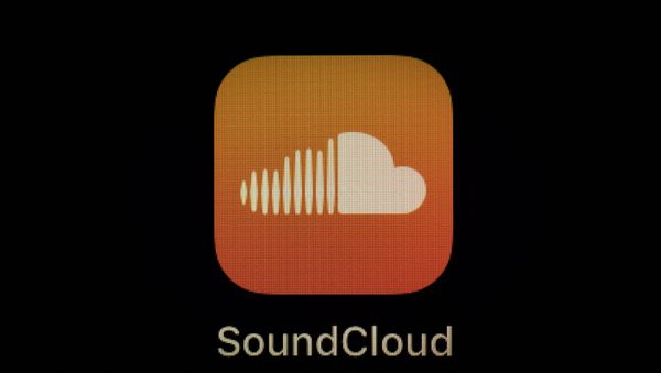 This illustration picture taken on April 19, 2018 in Paris shows the tablet and smartphone app for Soundcloud. - Sputnik International