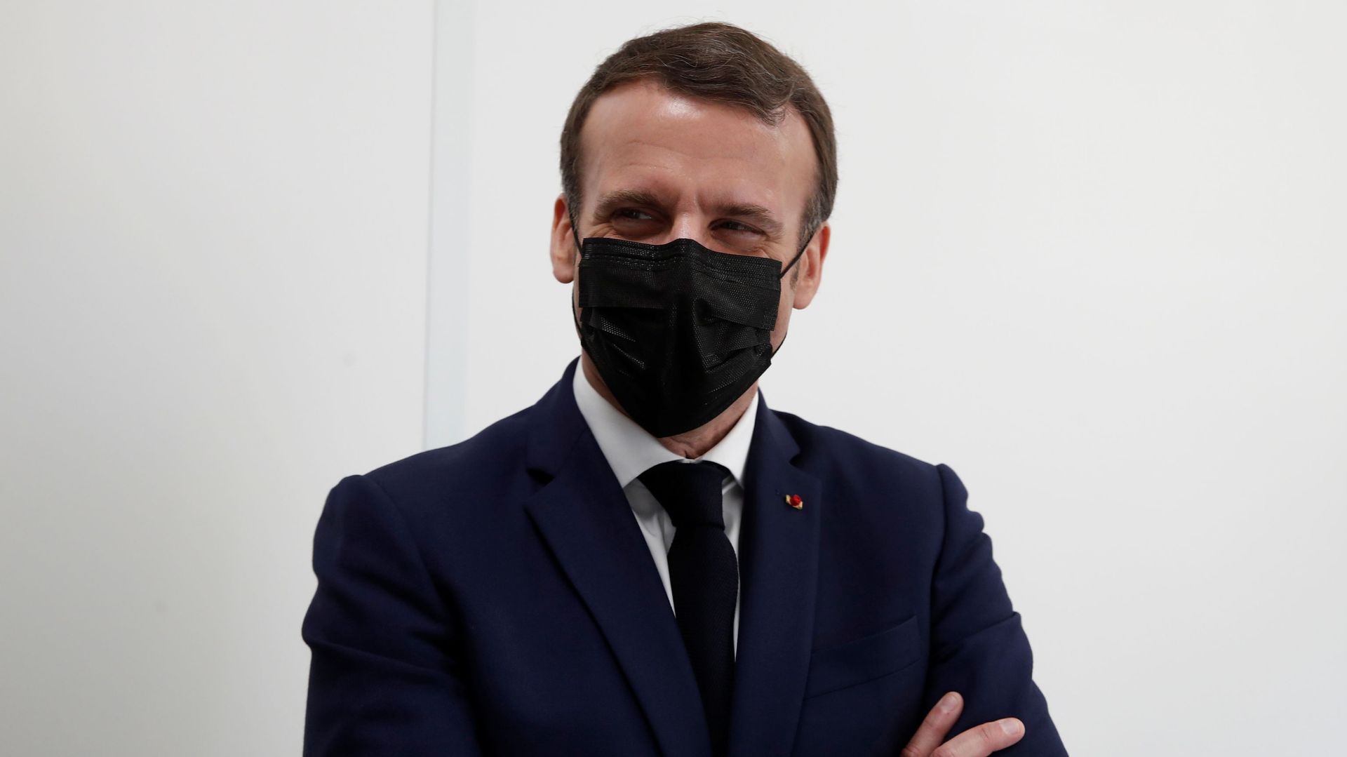 French President Emmanuel Macron, wearing a protective face mask, visits a coronavirus disease (COVID-19) vaccination center at the Caisse Primaire d'Assurance Maladie (France's local health insurance funds - CPAM) in Bobigny near Paris as part of the COVID-19 vaccination campaign in France, March 1, 2021. - Sputnik International, 1920, 11.01.2022