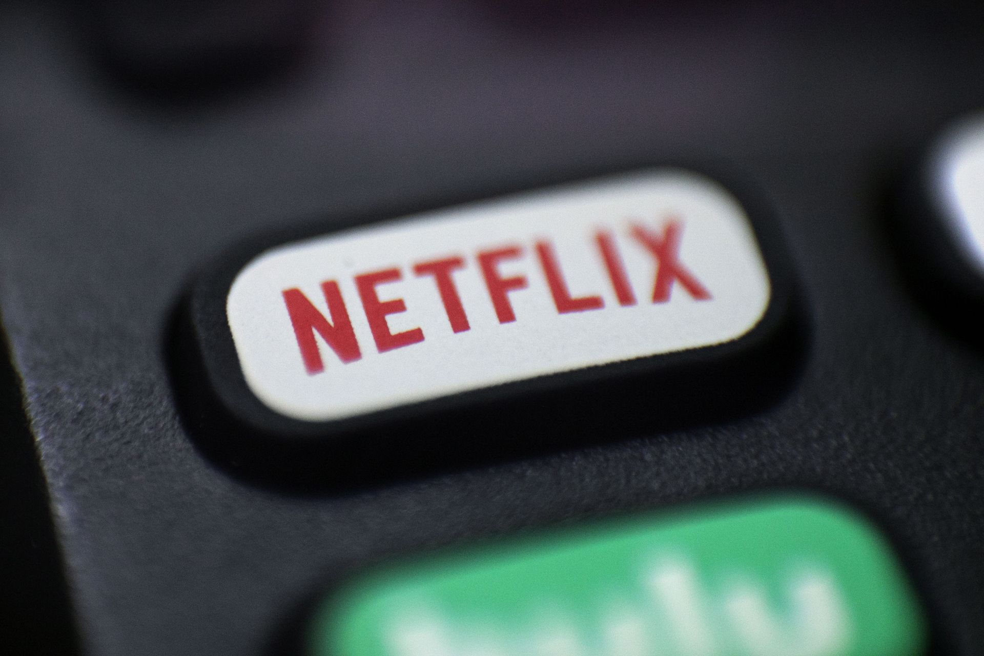  Logo for Netflix on a remote control  - Sputnik International, 1920, 09.12.2022
