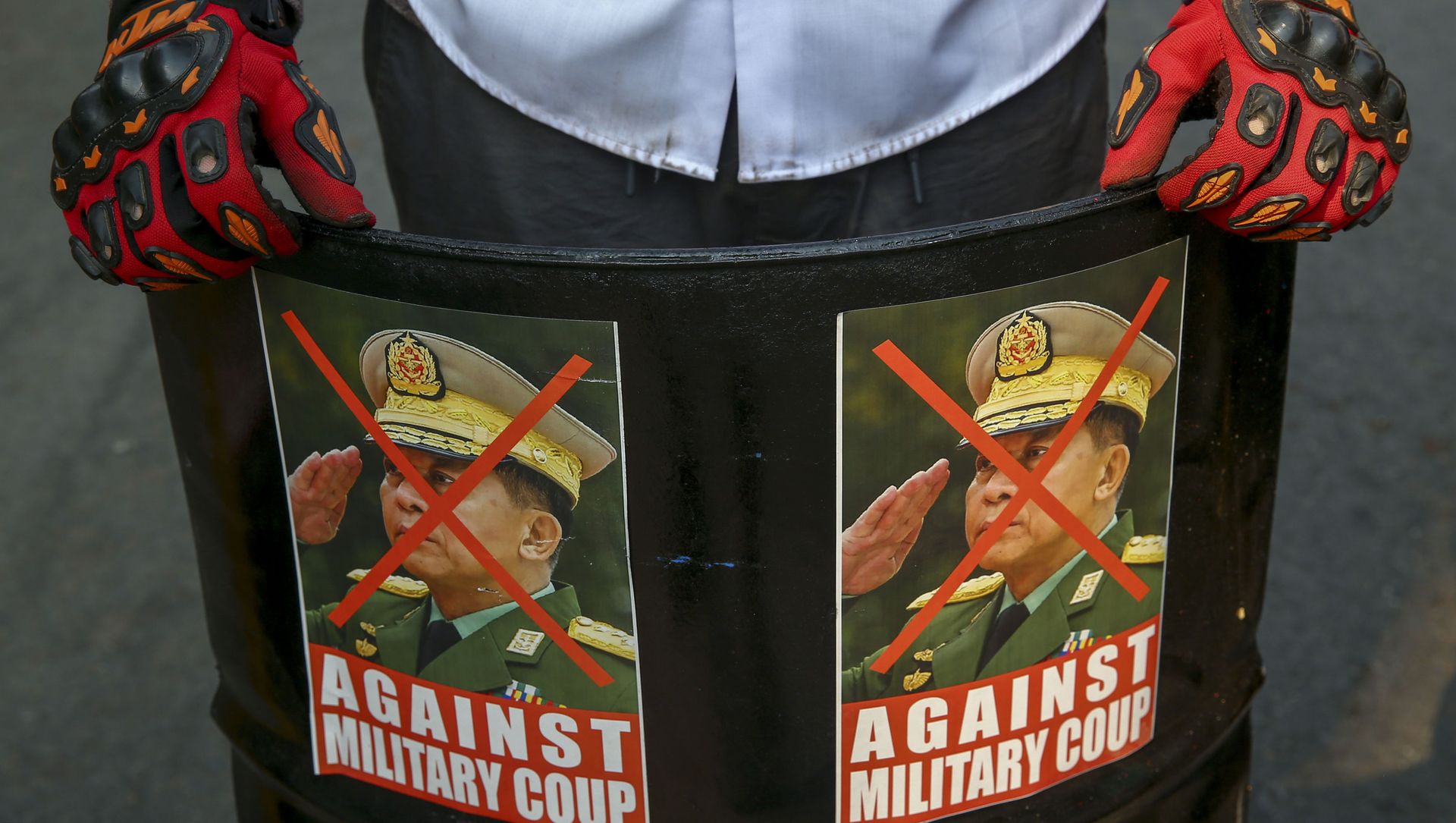 An anti-coup protester displays defaced images of Commander in chief, Senior Gen. Min Aung Hlaing in Mandalay, Myanmar, Wednesday, March 3, 2021. - Sputnik International, 1920, 03.03.2021