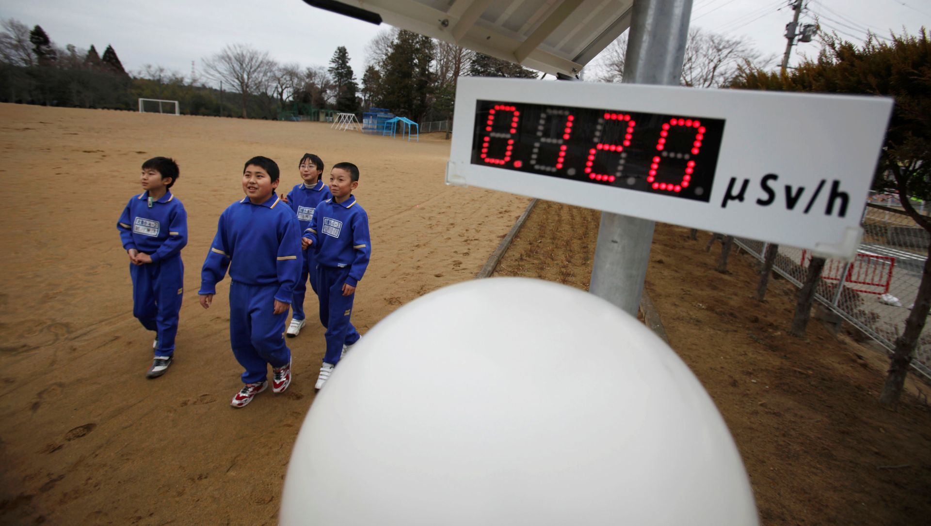 FILE PHOTO: Students walk near a geiger counter, measuring a radiation level of 0.12 microsievert per hour, at Omika Elementary School, located about 21 km (13 miles) from the tsunami-crippled Fukushima Daiichi nuclear power plant, in Minamisoma, Fukushima prefecture, March 8, 2012, ahead of the first anniversary of the March 11 earthquake and tsunami. FILE PHOTO: Students walk near a geiger counter, measuring a radiation level of 0.12 microsievert per hour, at Omika Elementary School, located about 21 km (13 miles) from the tsunami-crippled Fukushima Daiichi nuclear power plant, in Minamisoma, Fukushima prefecture, March 8, 2012, ahead of the first anniversary of the March 11 earthquake and tsunami. - Sputnik International, 1920, 11.03.2021