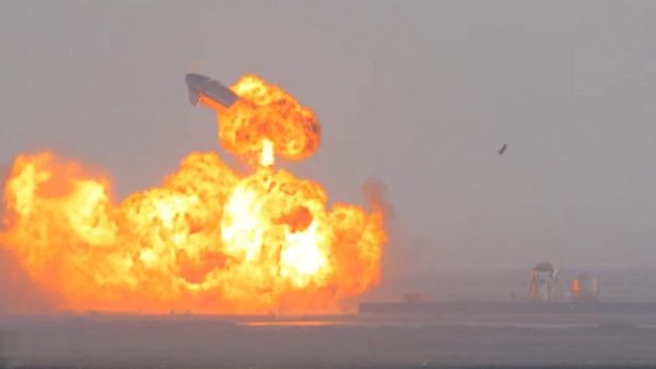 SpaceX Starship SN10 explodes after liftoff at South Padre Island, Texas, U.S. March 3, 2021 in this still image taken from a social media video - Sputnik International