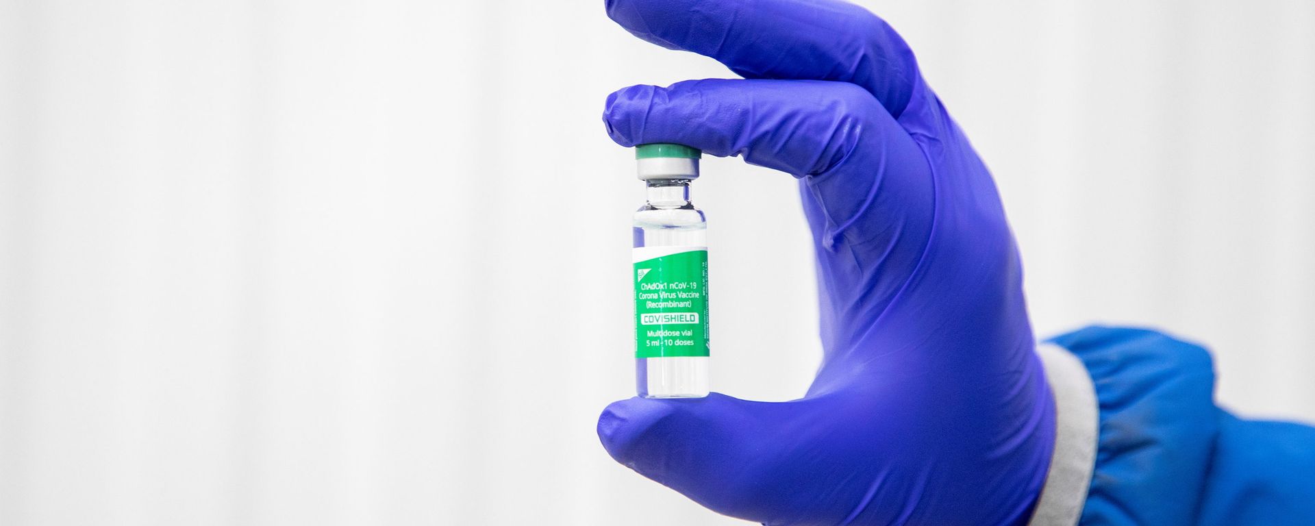 A vial of some of the first 500,000 of the 2-million AstraZeneca coronavirus disease (COVID-19) vaccine doses that Canada has secured through a deal with the Serum Institute of India in partnership with Verity Pharma at a facility in Milton, Ontario, Canada March 3, 2021. A vial of some of the first 500,000 of the 2-million AstraZeneca coronavirus disease (COVID-19) vaccine doses that Canada has secured through a deal with the Serum Institute of India in partnership with Verity Pharma at a facility in Milton, Ontario, Canada March 3, 2021. - Sputnik International, 1920, 08.03.2021
