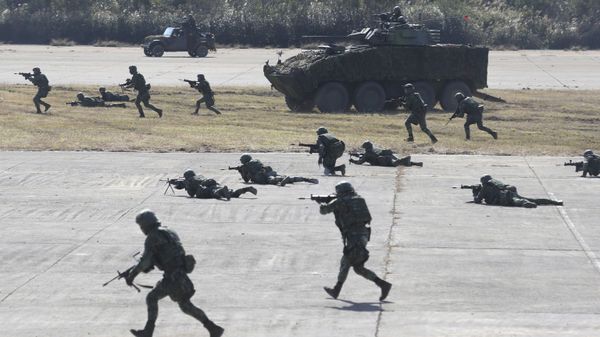 Taiwanese troops conduct military drills in January 2021 - Sputnik International