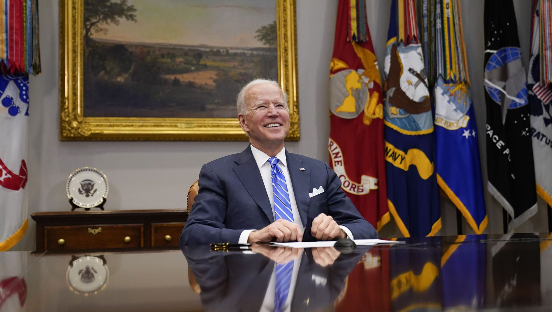President Joe Biden congratulates NASA's Jet Propulsion Laboratory Mars 2020 Perseverance team for successfully landing on Mars during a virtual call in the Roosevelt Room at the White House, Thursday, March 4, 2021 President Joe Biden congratulates NASA's Jet Propulsion Laboratory Mars 2020 Perseverance team for successfully landing on Mars during a virtual call in the Roosevelt Room at the White House, Thursday, March 4, 2021 - Sputnik International, 1920, 06.03.2021