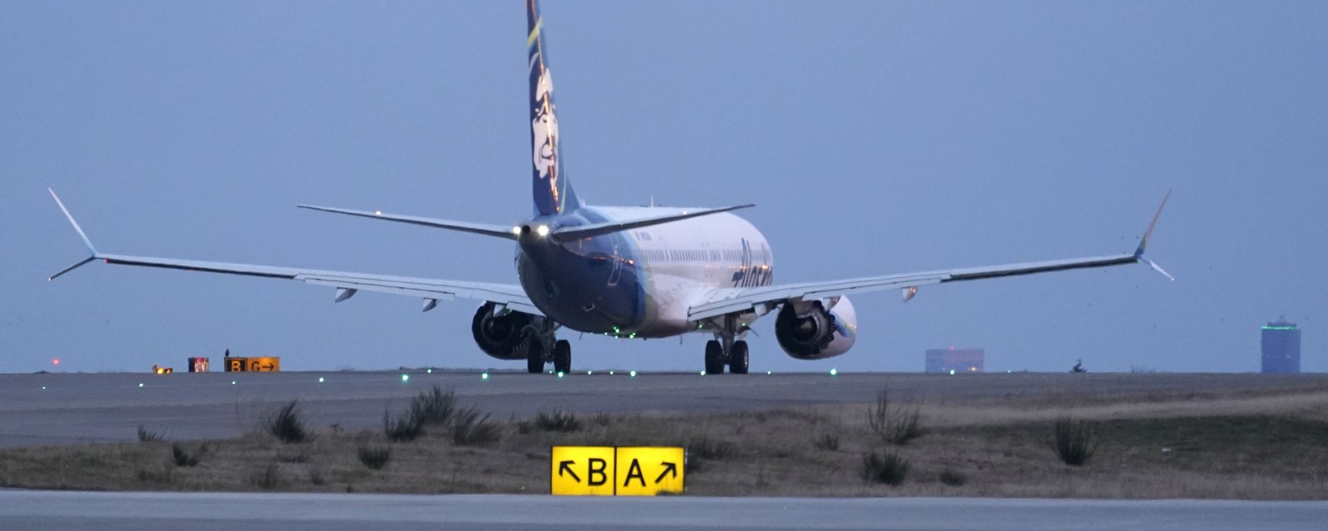 The first Alaska Airlines passenger flight on a Boeing 737-9 Max airplane taxis for takeoff, Monday, March 1, 2021, on a flight to San Diego from Seattle-Tacoma International Airport in Seattle. - Sputnik International, 1920, 12.03.2024