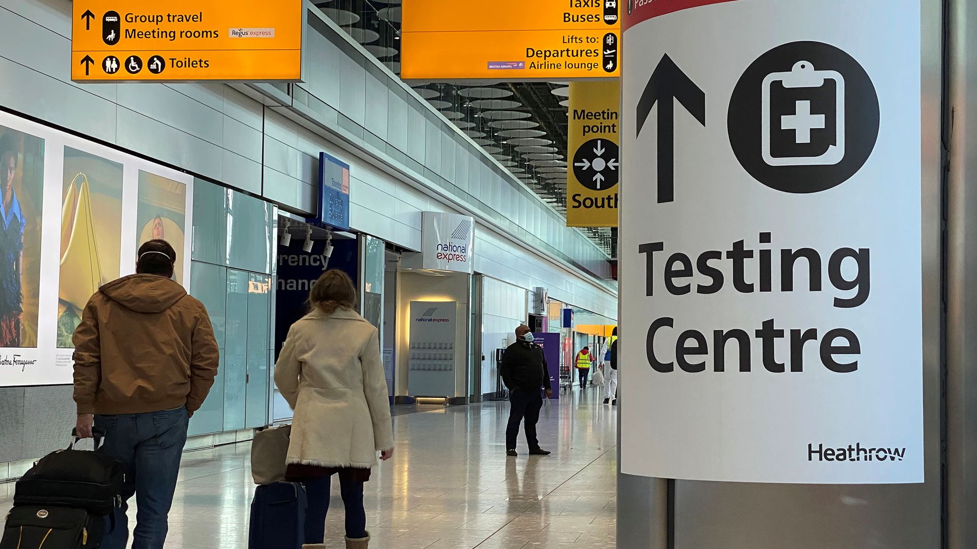 Travellers pass a sign for a COVID-19 test centre at Heathrow Airport, London, Britain, February 13, 2021. Travellers pass a sign for a COVID-19 test centre at Heathrow Airport, London, Britain, February 13, 2021. - Sputnik International, 1920, 20.04.2021
