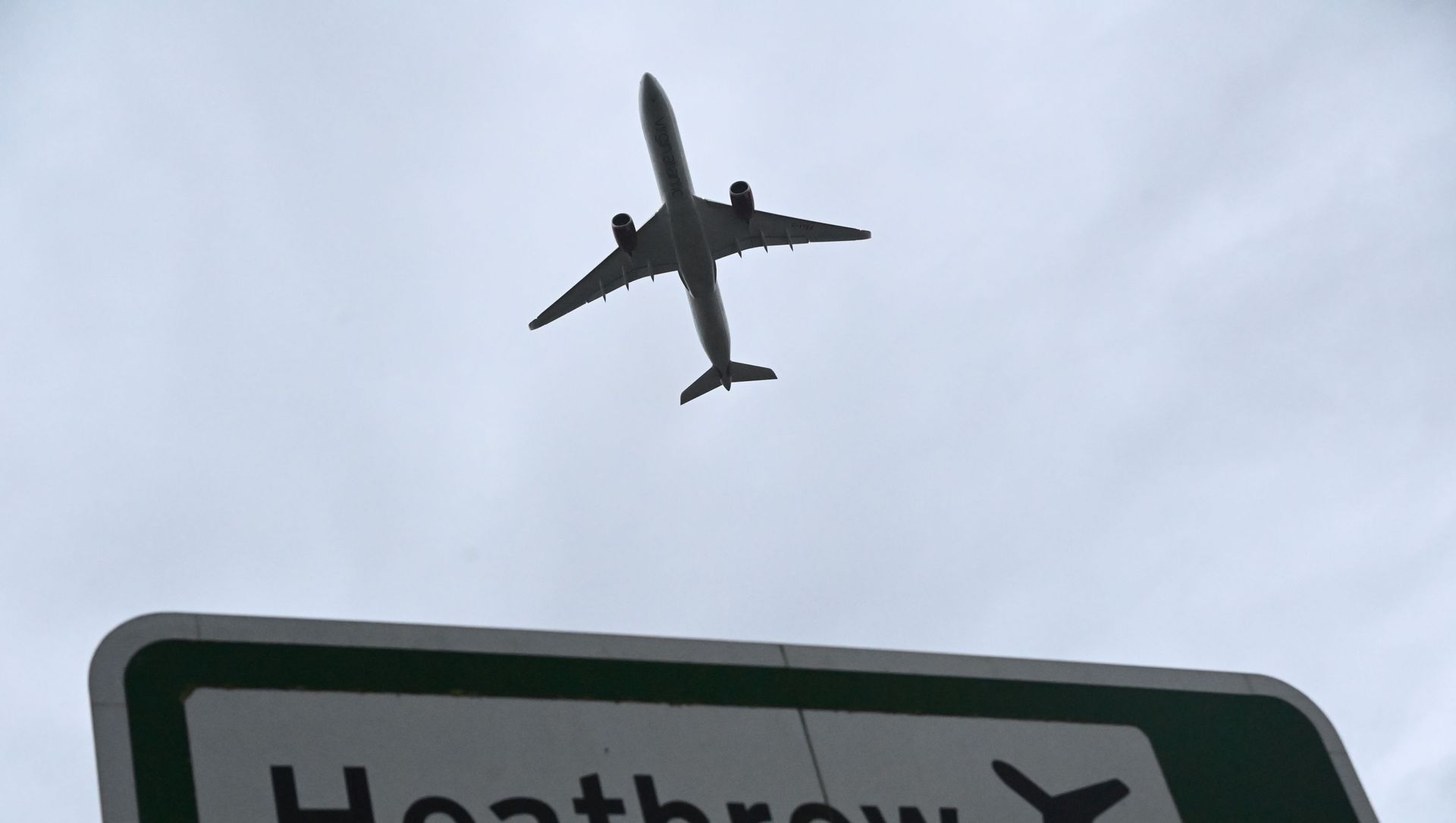An aircraft takes off at Heathrow Airport amid the spread of the coronavirus disease (COVID-19) pandemic in London, Britain, 4 February 2021. An aircraft takes off at Heathrow Airport amid the spread of the coronavirus disease (COVID-19) pandemic in London, Britain, 4 February 2021. - Sputnik International, 1920, 22.04.2021