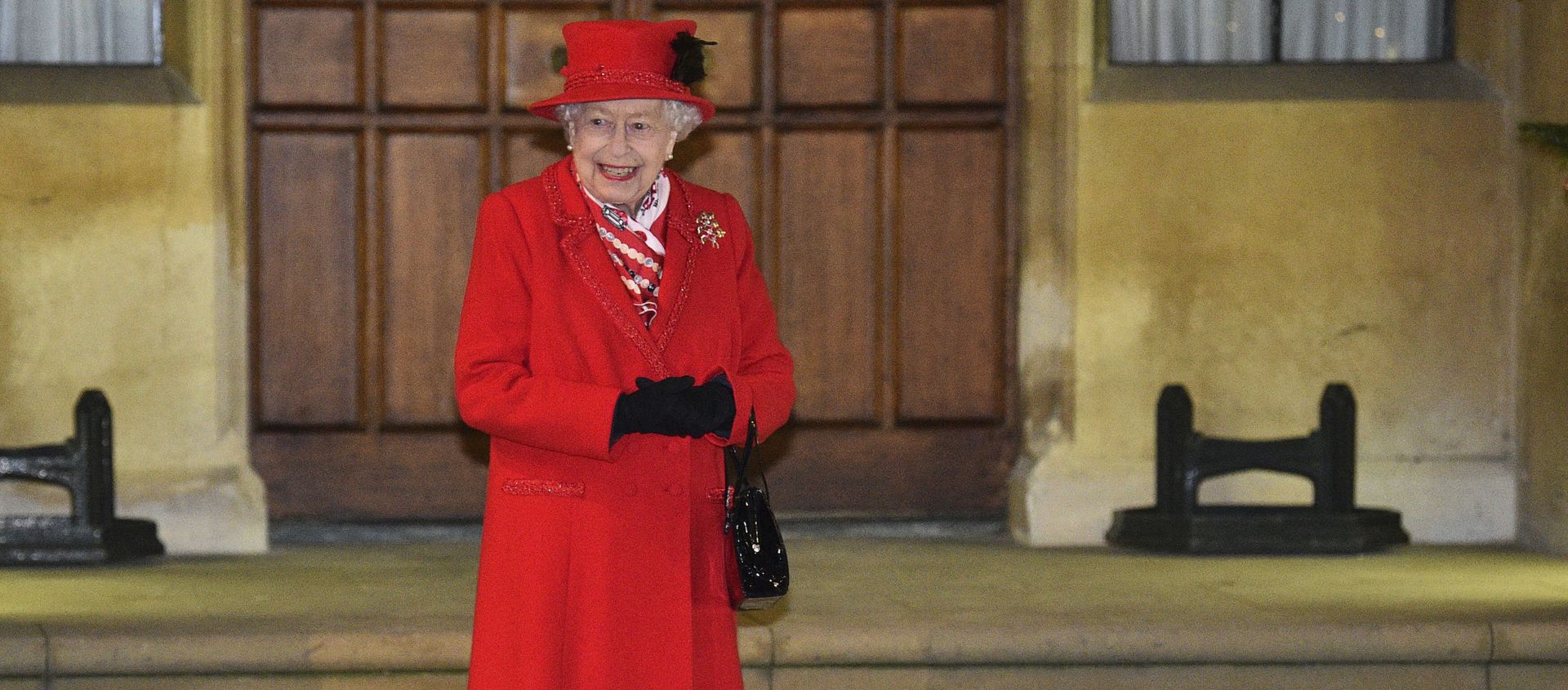 Britain's Queen Elizabeth II, along with other members of the royal family, stands in the quadrangle at Windsor Castle, Windsor, England, Tuesday Dec. 8, 2020, to meet and thank members of the Salvation Army and local volunteers and key workers from organisations and charities in Berkshire. Britain's Queen Elizabeth II, along with other members of the royal family, stands in the quadrangle at Windsor Castle, Windsor, England, Tuesday Dec. 8, 2020, to meet and thank members of the Salvation Army and local volunteers and key workers from organisations and charities in Berkshire. - Sputnik International, 1920, 06.03.2021