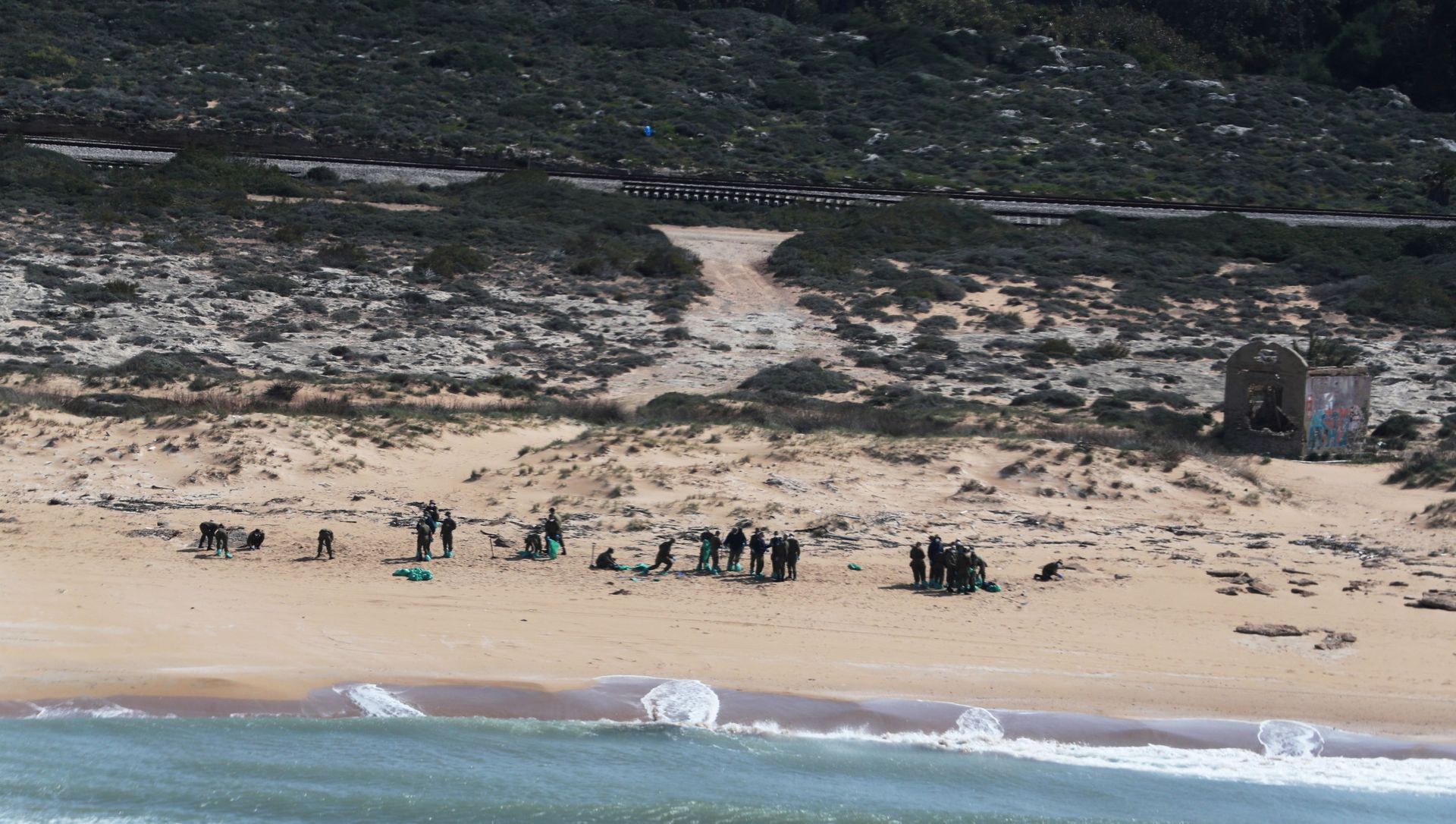 An aerial view shows Israeli soldiers cleaning tar from the sand after an offshore oil spill drenched much of Israel's Mediterranean shoreline, at a beach in Atlit, Israel February 22, 2021. REUTERS/Ronen Zvulun/File Photo An aerial view shows Israeli soldiers cleaning tar from the sand after an offshore oil spill drenched much of Israel's Mediterranean shoreline, at a beach in Atlit, Israel February 22, 2021. REUTERS/Ronen Zvulun/File Photo - Sputnik International, 1920, 07.03.2021