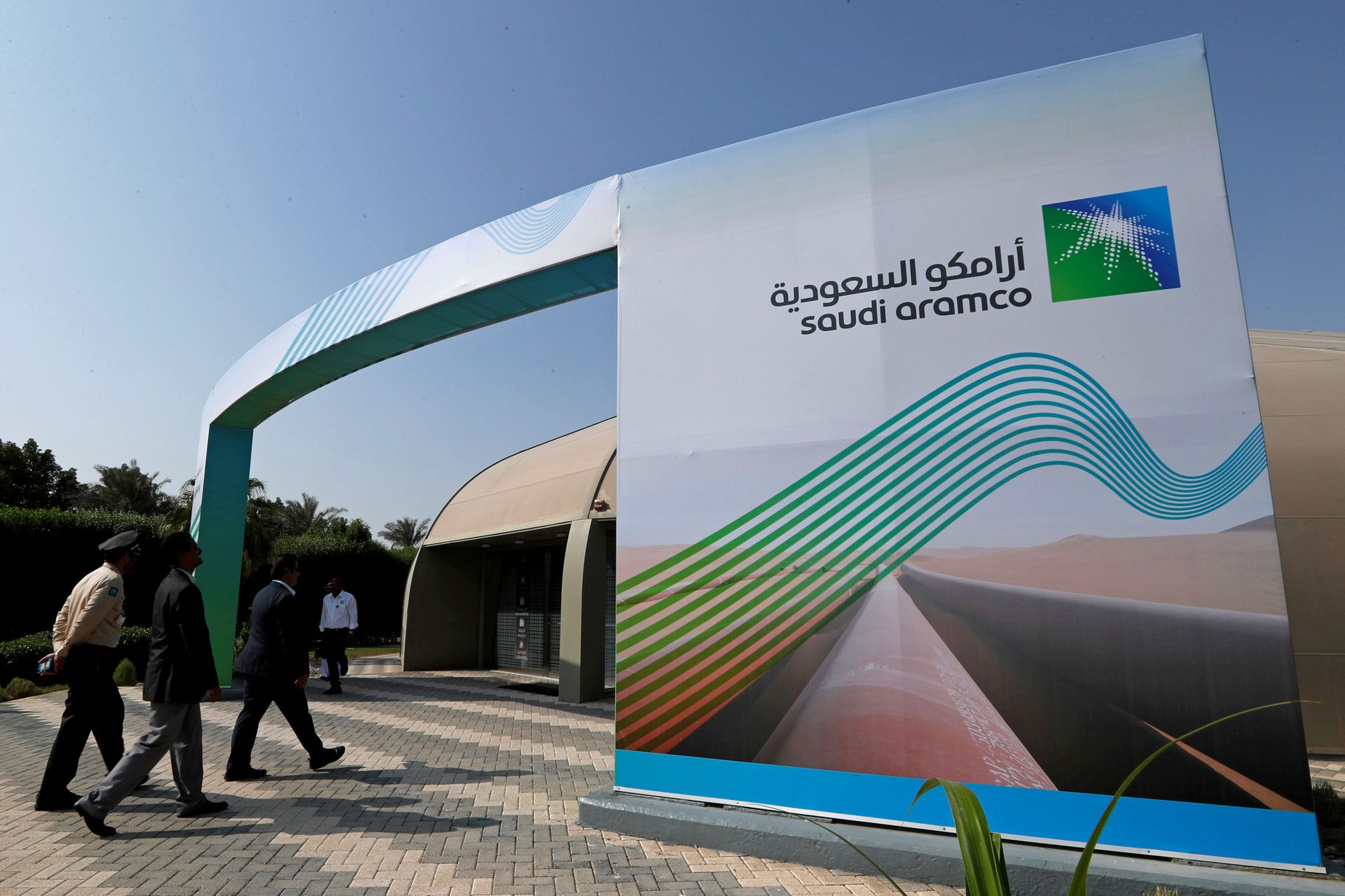 The logo of Aramco is seen as security personnel walk before the start of a press conference by Aramco at the Plaza Conference Center in Dhahran, Saudi Arabia November 3, 2019. The logo of Aramco is seen as security personnel walk before the start of a press conference by Aramco at the Plaza Conference Center in Dhahran, Saudi Arabia November 3, 2019. - Sputnik International, 1920, 16.03.2022