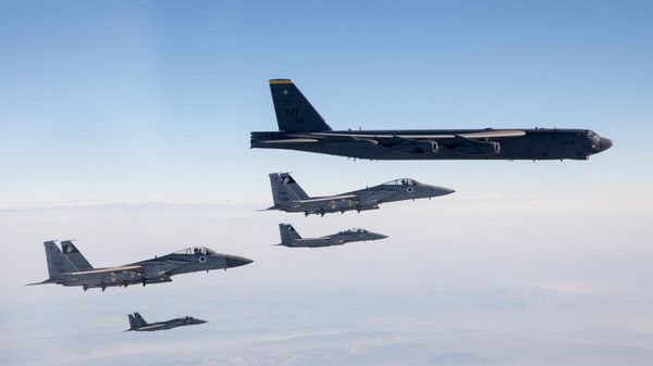 Israeli Air Force F-15 fighter Escort two American B-52 bombers through Israeli airspace on March 7, 2021 - Sputnik International