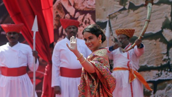 Bollywood actress Kangana Ranaut waves to the gathering during the trailer launch of her movie Manikarnika- The Queen of Jhansi in Mumbai, India, Tuesday, Dec.18, 2018.  - Sputnik International