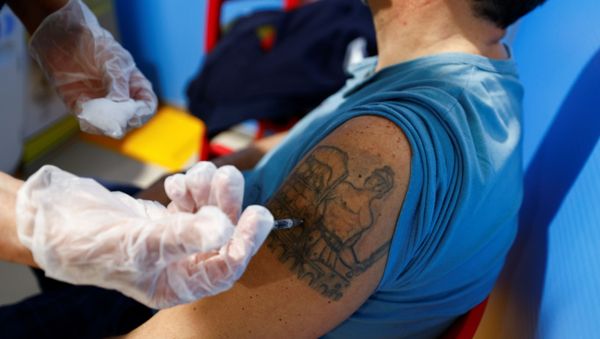 COVID-19 vaccinations at Fiumicino Airport in Rome - Sputnik International