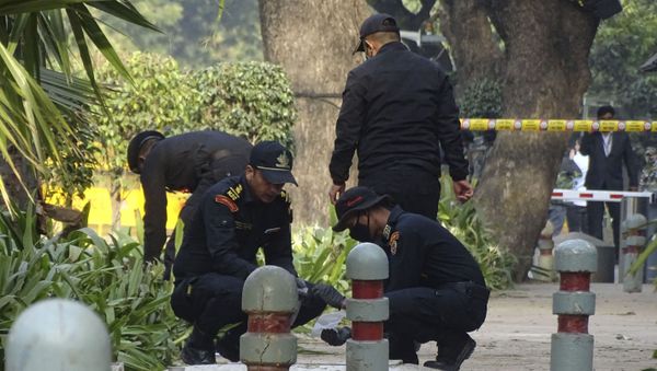 National Security Guard soldiers inspect the site of a blast near the Israeli Embassy in New Delhi, India, Saturday, Jan. 30, 2021. - Sputnik International