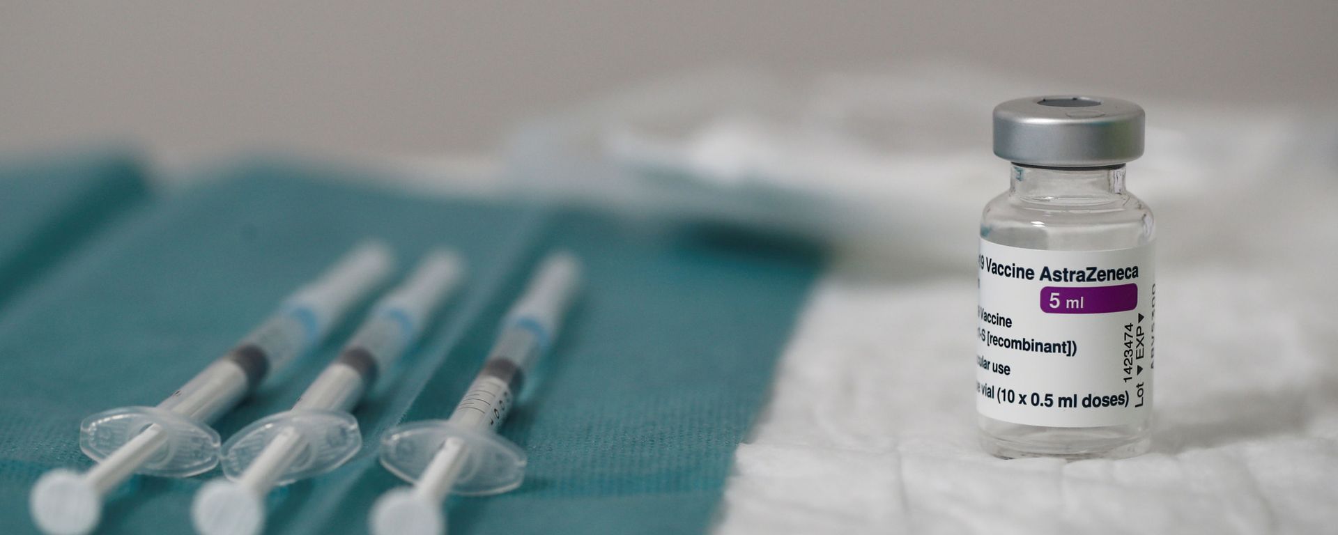Prepared syringes of the AstraZeneca COVID-19 vaccine are seen at the Clinique de l'Estree - ELSAN private hospital in Stains as part of the coronavirus disease (COVID-19) vaccination campaign in France, March 5, 2021.  - Sputnik International, 1920, 05.10.2021