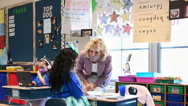 U.S. first lady Biden tours elementary school in Meriden, Connecticut - Sputnik International