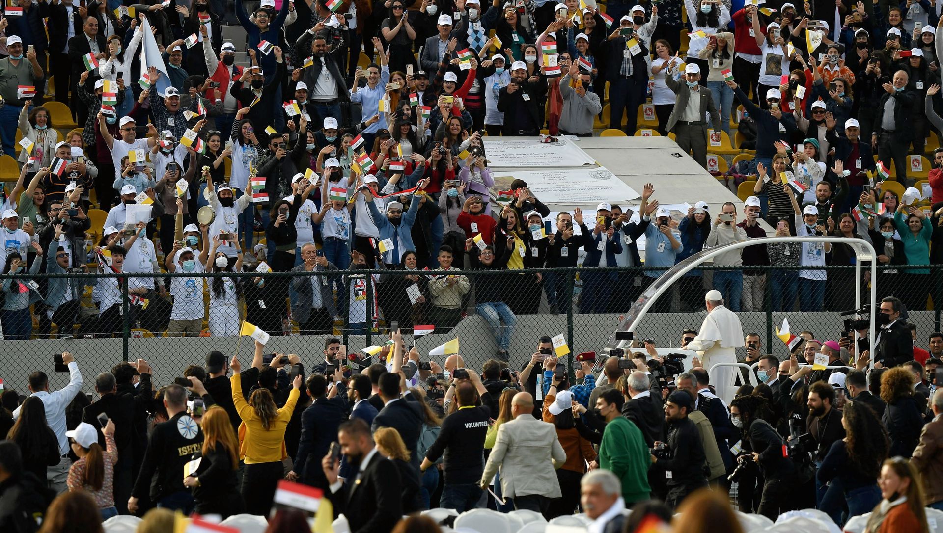 Pope Francis holds a Mass at Franso Hariri Stadium in Erbil, Iraq March 7, 2021. Pope Francis holds a Mass at Franso Hariri Stadium in Erbil, Iraq March 7, 2021. - Sputnik International, 1920, 09.03.2021