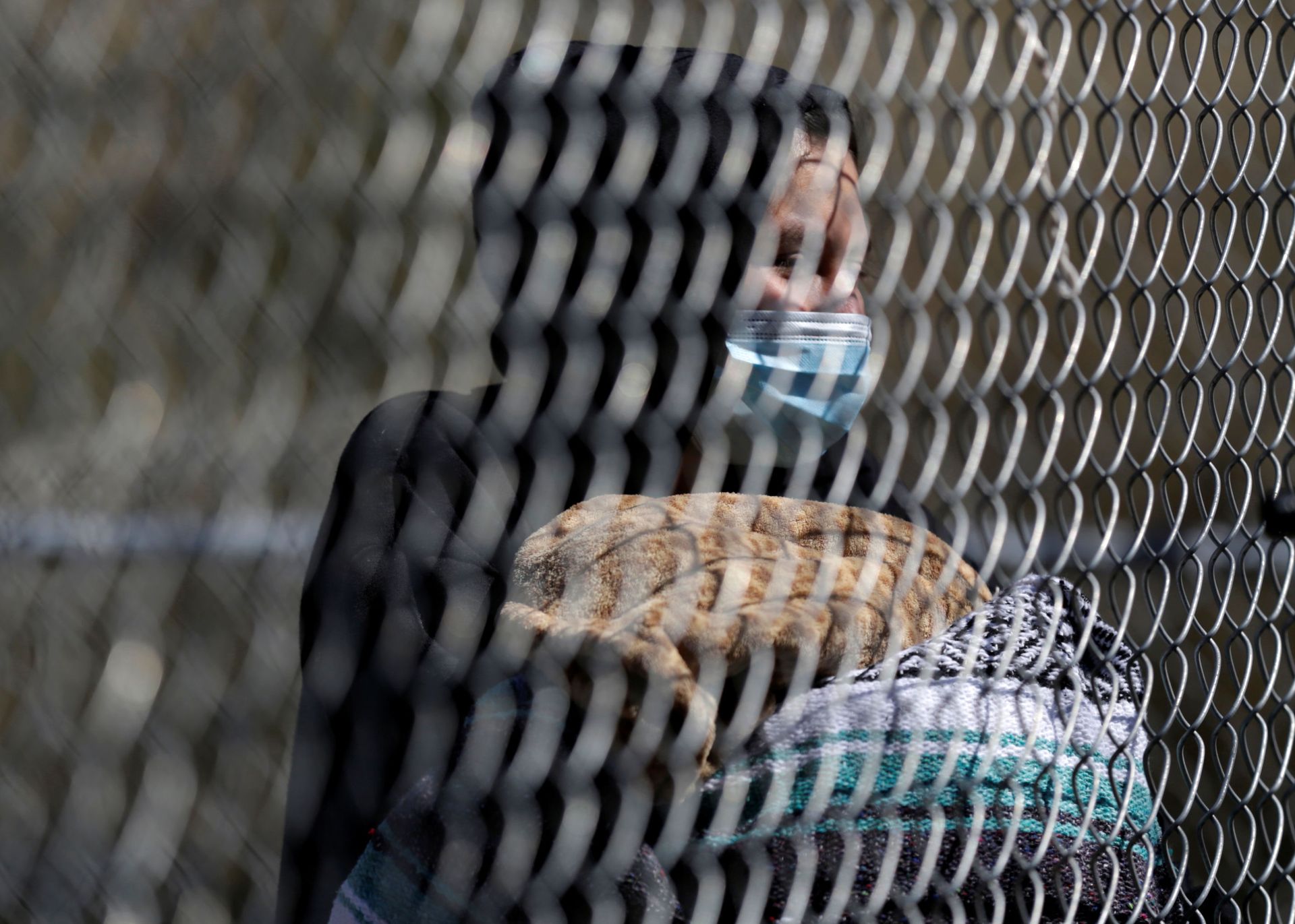 Pentagon Okays Health & Human Services Request to House Migrant Children at Two Texas Military Bases - Sputnik International, 1920, 25.03.2021