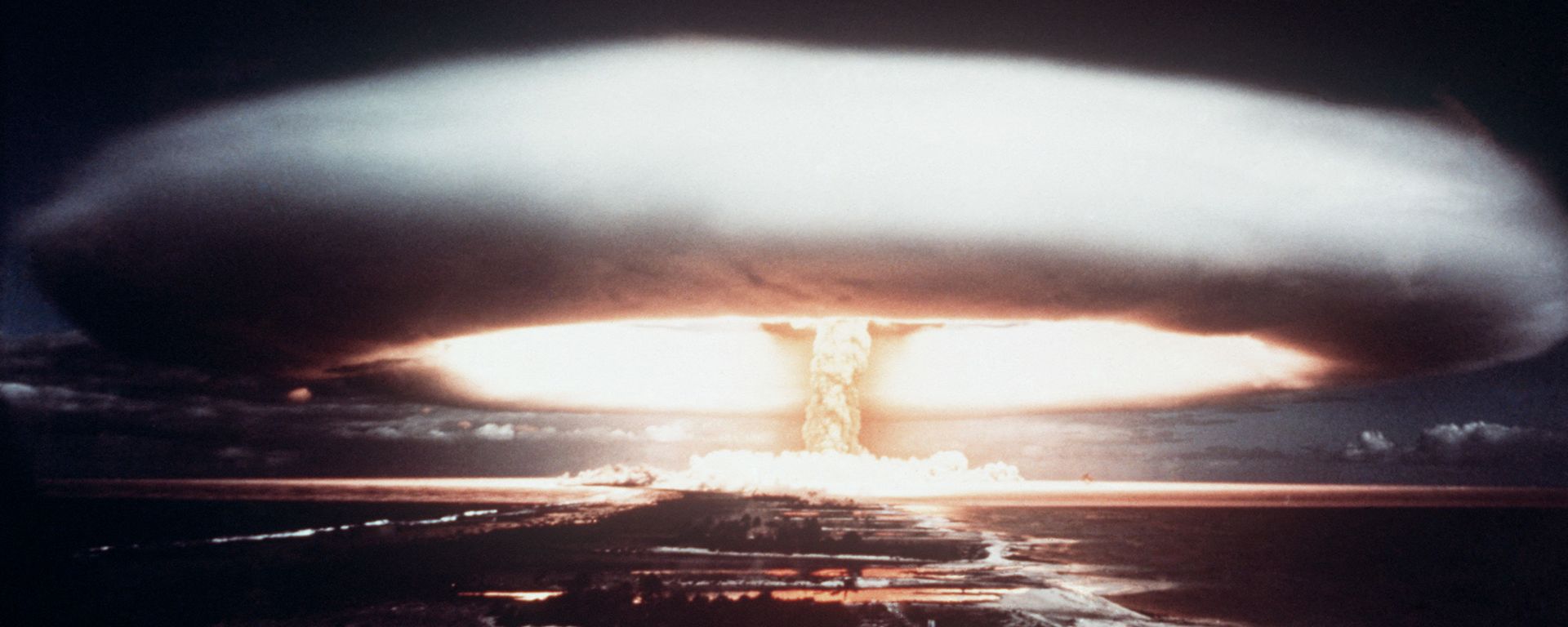 Picture taken in 1971, showing a nuclear explosion in Mururoa atoll Picture taken in 1971, showing a nuclear explosion in Mururoa atoll - Sputnik International, 1920, 23.02.2022