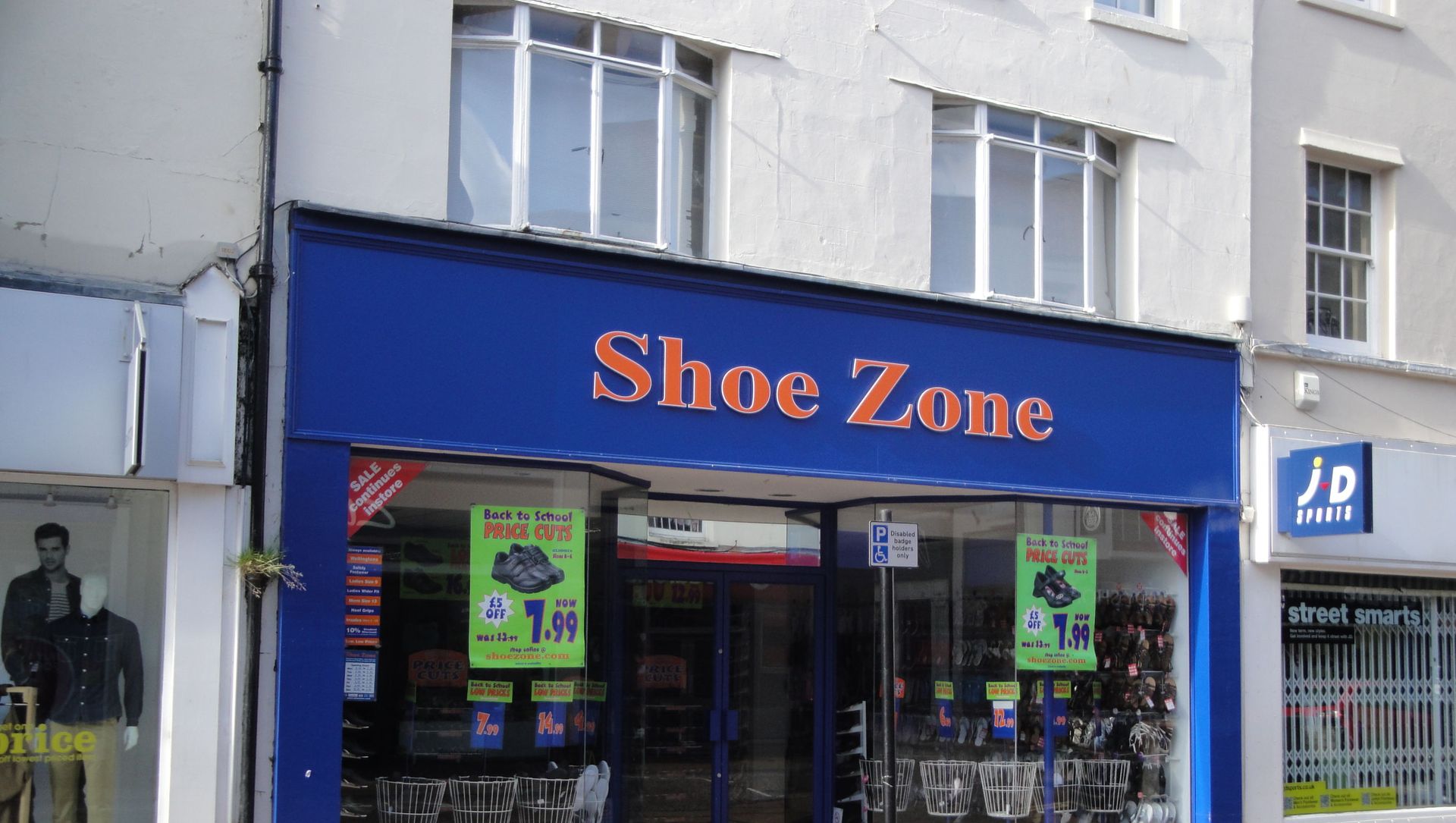 A branch of Shoe Zone, in the High Street, Newport, Isle of Wight. A branch of Shoe Zone, in the High Street, Newport, Isle of Wight. - Sputnik International, 1920, 09.03.2021