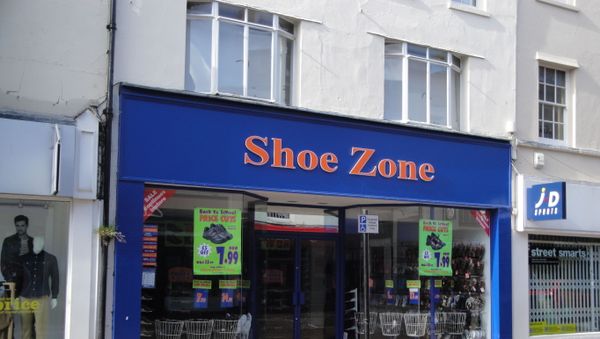 A branch of Shoe Zone, in the High Street, Newport, Isle of Wight. - Sputnik International