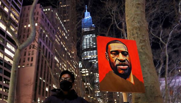 A demonstrator holds up an image of George Floyd during a rally on the first day of the trial of former Minneapolis police officer Derek Chauvin, on murder charges in the death of Floyd, in New York City, New York, U.S., March 8, 2021. A demonstrator holds up an image of George Floyd during a rally on the first day of the trial of former Minneapolis police officer Derek Chauvin, on murder charges in the death of Floyd, in New York City, New York, U.S., March 8, 2021. - Sputnik International