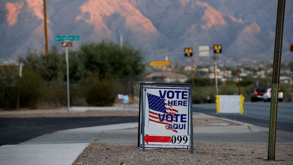 Sign directs voters to a polling station on Election Day in Tucson, Arizona, U.S. November 3, 2020. - Sputnik International