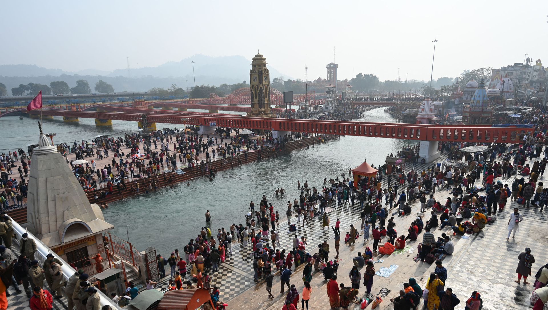 A general view shows Hindu devotees taking a holy dip in the waters of the River Ganges during Makar Sankranti, a day considered to be of great religious significance in the Hindu mythology, on the first day of the religious Kumbh Mela festival in Haridwar on January 14, 2021. A general view shows Hindu devotees taking a holy dip in the waters of the River Ganges during Makar Sankranti, a day considered to be of great religious significance in the Hindu mythology, on the first day of the religious Kumbh Mela festival in Haridwar on January 14, 2021. - Sputnik International, 1920, 10.03.2021