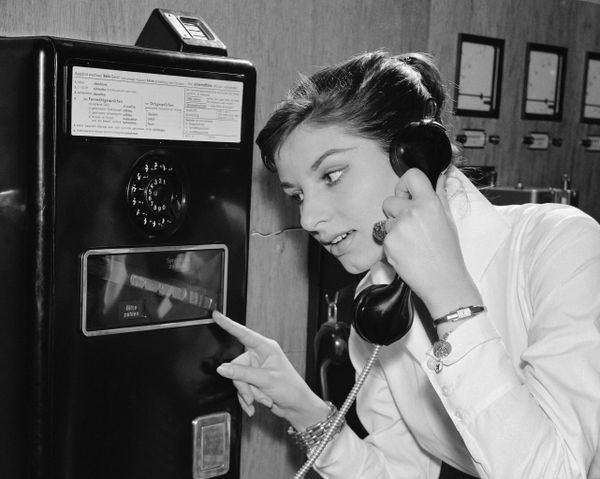 Dawn of the Telephone Age: A Retrospective Look at Early Modern Communications Dawn of the Telephone Age: A Retrospective Look at Early Modern Communications - Sputnik International