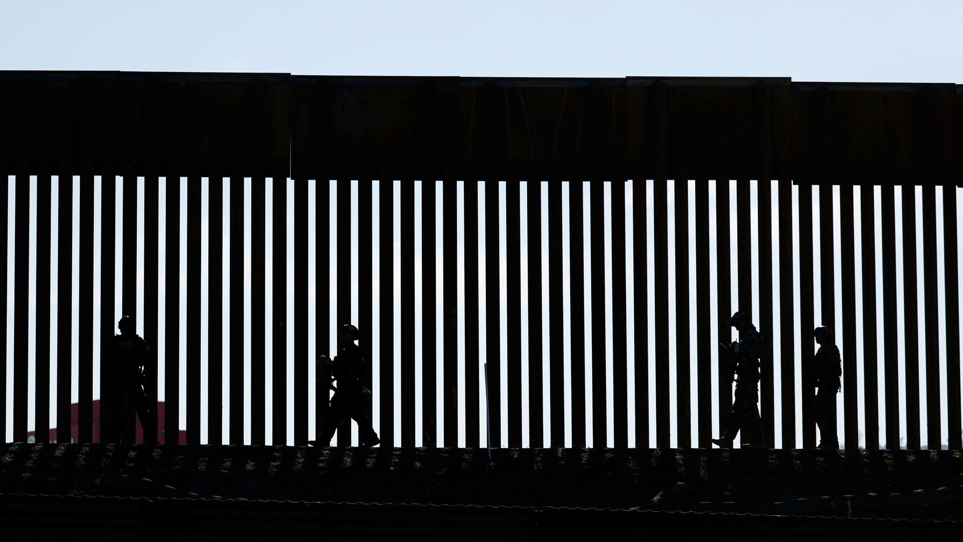 Border Patrol agents patrol the San Ysidro border crossing in the San Ysidro neighborhood of San Diego, California, U.S. November 25, 2018. REUTERS/Mike Blake/File Photo Border Patrol agents patrol the San Ysidro border crossing in the San Ysidro neighborhood of San Diego, California, U.S. November 25, 2018. REUTERS/Mike Blake/File Photo - Sputnik International, 1920, 20.03.2021