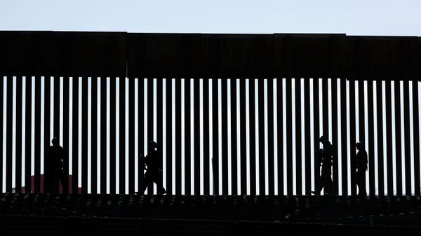 Border Patrol agents patrol the San Ysidro border crossing in the San Ysidro neighborhood of San Diego, California, U.S. November 25, 2018. REUTERS/Mike Blake/File Photo - Sputnik International