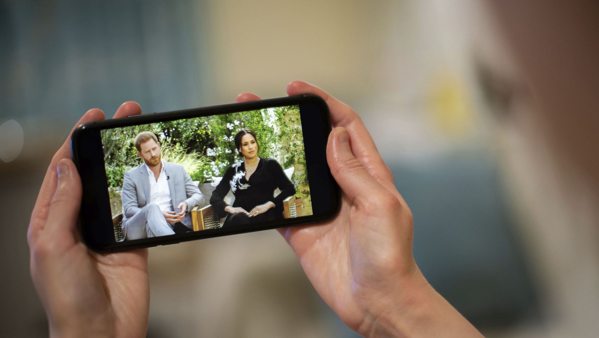 A man watches a phone screen showing the interview of Prince Harry and Meghan, the Duke and Duchess of Sussex, by Oprah Winfrey, in London Monday, 8 March 2021. A man watches a phone screen showing the interview of Prince Harry and Meghan, the Duke and Duchess of Sussex, by Oprah Winfrey, in London Monday, 8 March 2021. - Sputnik International, 1920, 10.03.2021