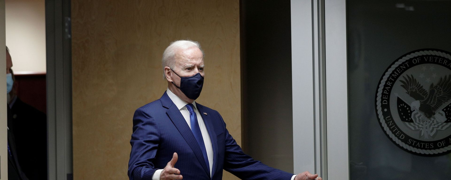 U.S. President Joe Biden arrives to visit a clinic administering coronavirus disease (COVID-19) vaccines to U.S. veterans at the Veterans Affairs Medical Center in Washington, U.S., March 8, 2021. REUTERS/Tom Brenner U.S. President Joe Biden arrives to visit a clinic administering coronavirus disease (COVID-19) vaccines to U.S. veterans at the Veterans Affairs Medical Center in Washington, U.S., March 8, 2021. REUTERS/Tom Brenner - Sputnik International, 1920, 10.03.2021