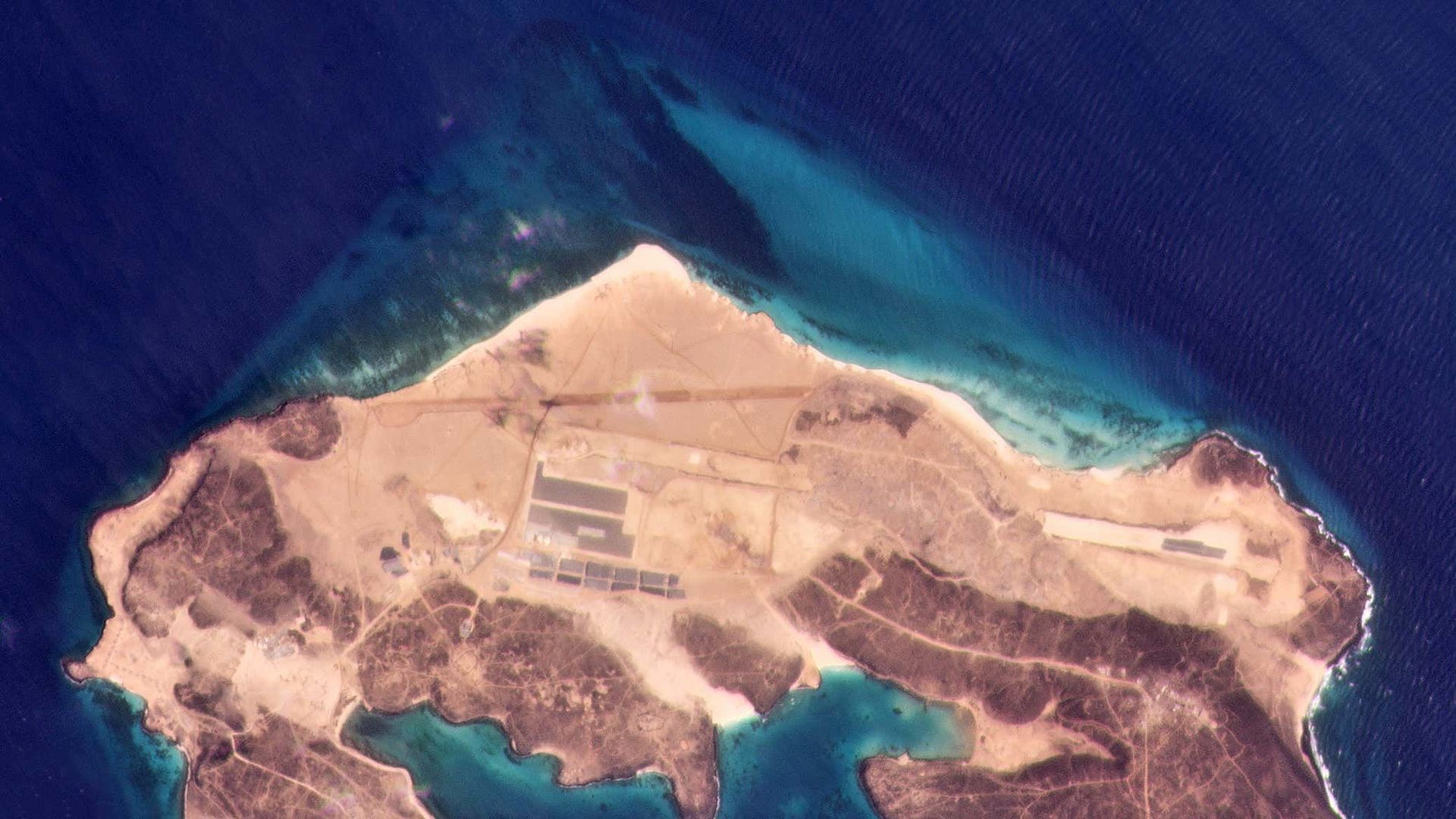 Photos: Mysterious Airfield Construction Spotted on Yemeni Island Formerly Controlled by UAE Photos: Mysterious Airfield Construction Spotted on Yemeni Island Formerly Controlled by UAE - Sputnik International, 1920, 10.03.2021