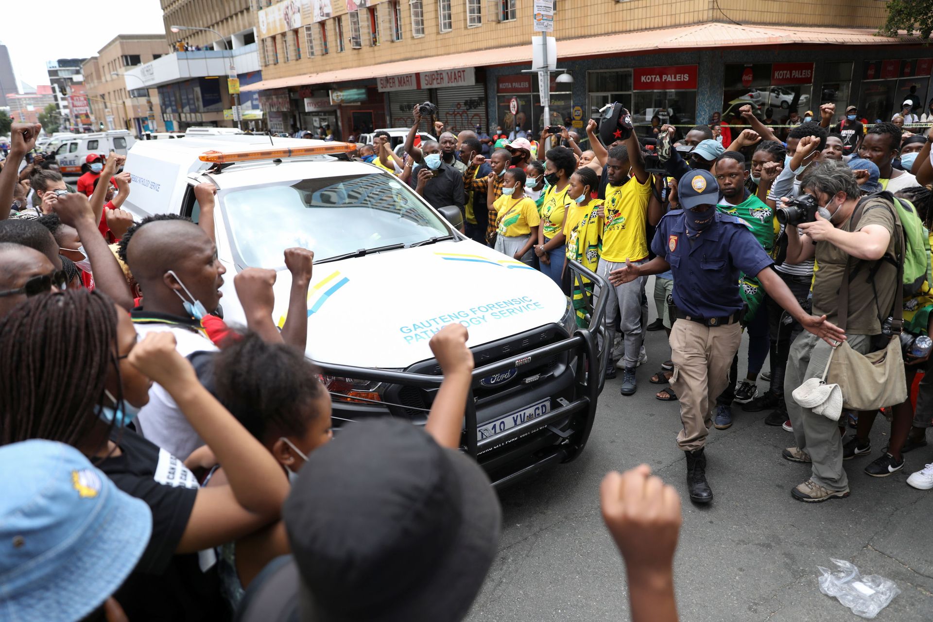 Cracks Widen in South Africa’s 27-Year Ruling Alliance Over Austerity and Protest Shooting Cracks Widen in South Africa’s 27-Year Ruling Alliance Over Austerity and Protest Shooting - Sputnik International, 1920, 10.03.2021