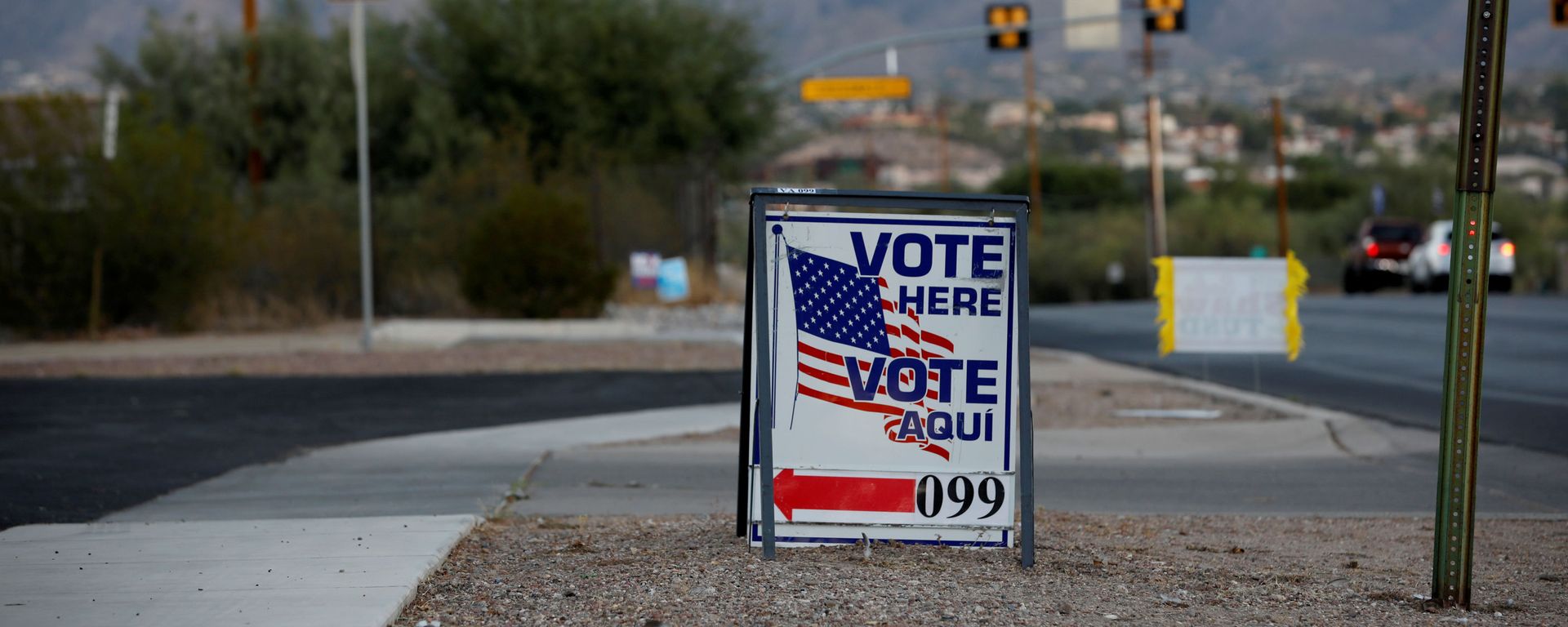 Sign directs voters to a polling station on Election Day in Tucson, Arizona, U.S. November 3, 2020 Sign directs voters to a polling station on Election Day in Tucson, Arizona, U.S. November 3, 2020 - Sputnik International, 1920, 16.10.2021