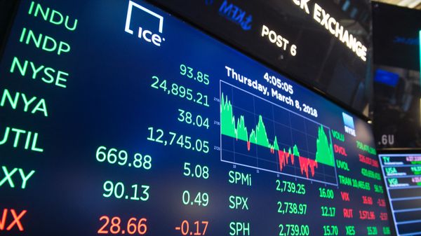 The day's closing numbers are displayed after the closing bell of the Dow Industrial Average at the New York Stock Exchange on March 8, 2018 in New York. - Sputnik International