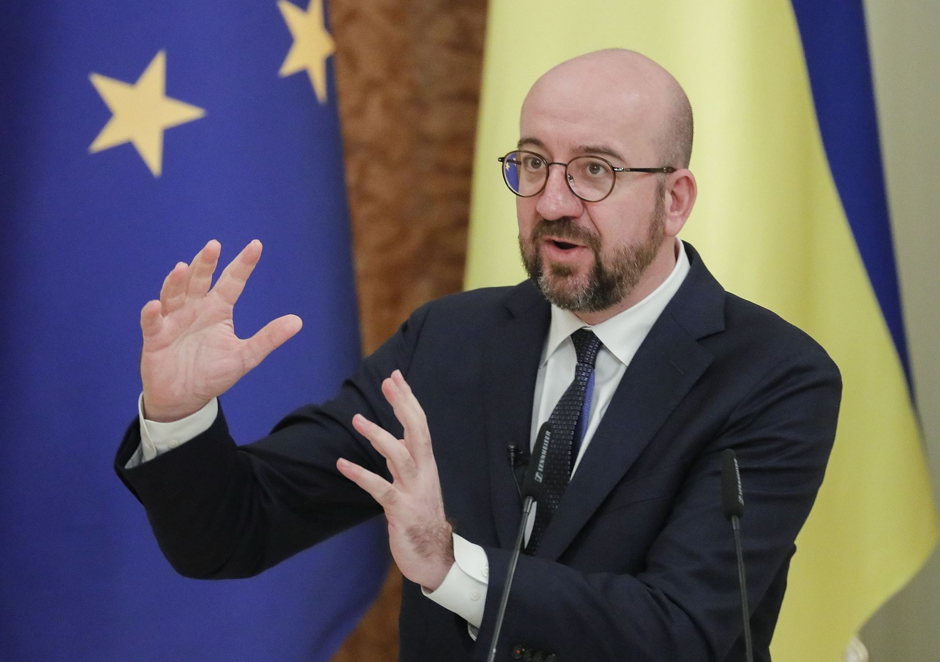 EU-UK COVID Jabs Row: Brussels Refutes Accusations of 'Vaccine Nationalism' EU-UK COVID Jabs Row: Brussels Refutes Accusations of 'Vaccine Nationalism' - Sputnik International, 1920, 11.03.2021