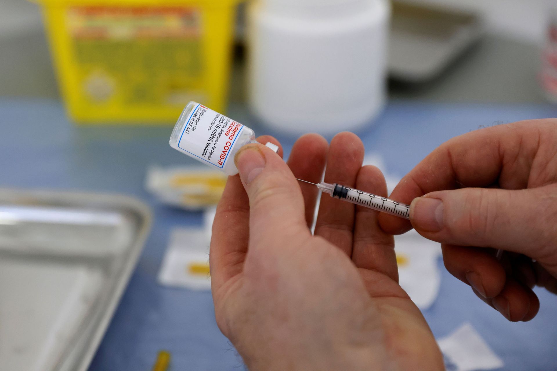 FILE PHOTO: A health worker prepares a syringe with a dose of the Moderna COVID-19 vaccine at a vaccination center in Calais as part of the coronavirus disease (COVID-19) vaccination campaign in France, March 4, 2021. FILE PHOTO: A health worker prepares a syringe with a dose of the Moderna COVID-19 vaccine at a vaccination center in Calais as part of the coronavirus disease (COVID-19) vaccination campaign in France, March 4, 2021. - Sputnik International, 1920, 07.09.2021