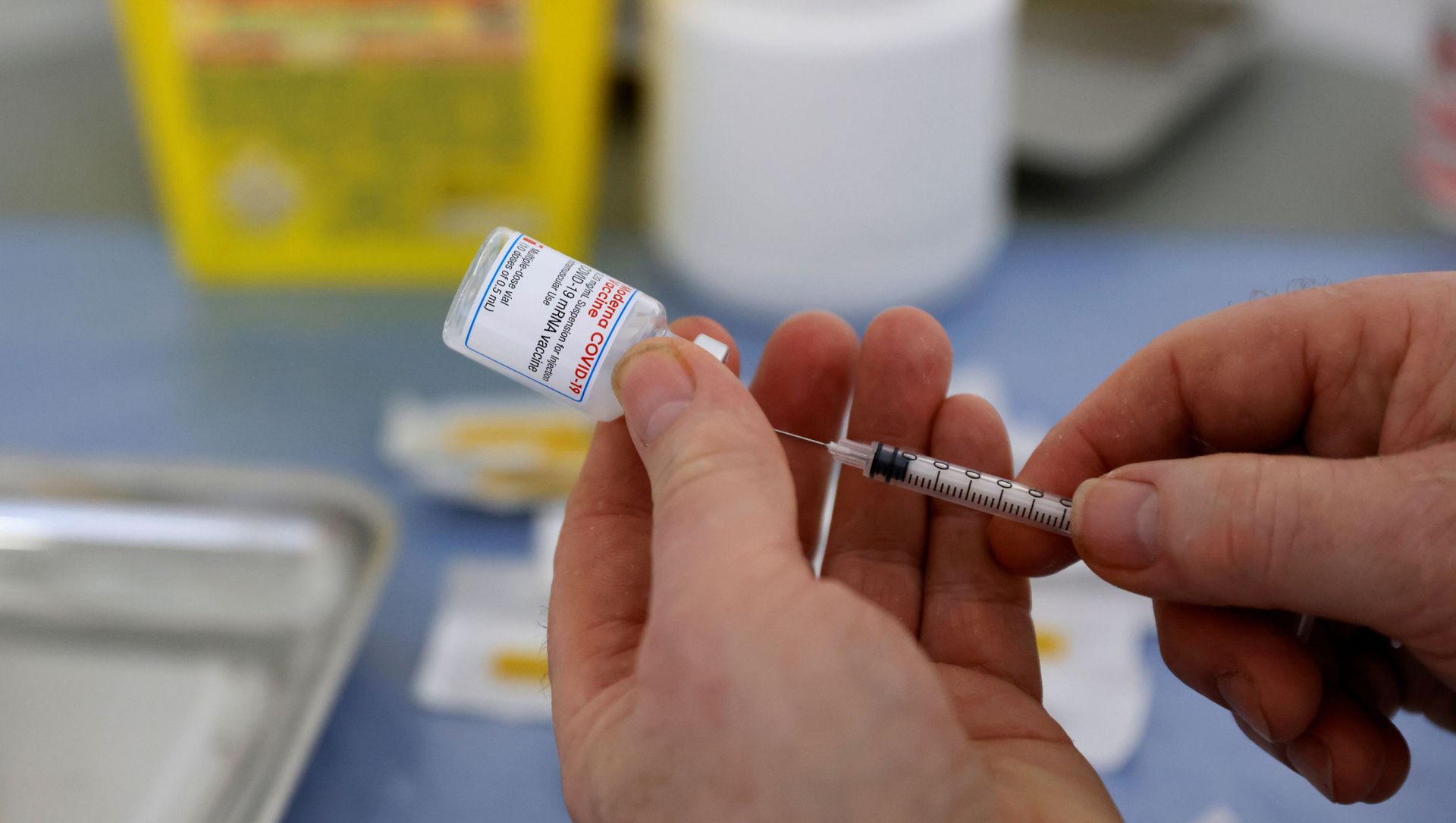 FILE PHOTO: A health worker prepares a syringe with a dose of the Moderna COVID-19 vaccine at a vaccination center in Calais as part of the coronavirus disease (COVID-19) vaccination campaign in France, March 4, 2021. FILE PHOTO: A health worker prepares a syringe with a dose of the Moderna COVID-19 vaccine at a vaccination center in Calais as part of the coronavirus disease (COVID-19) vaccination campaign in France, March 4, 2021. - Sputnik International, 1920, 30.06.2021