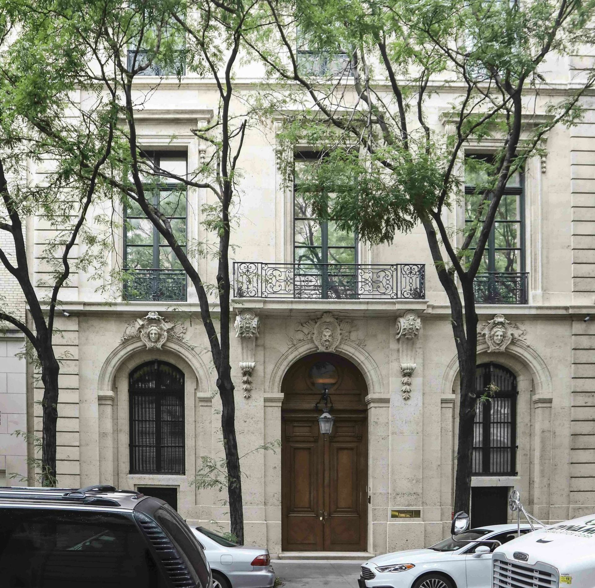 This photo shows the Manhattan residence of Jeffrey Epstein, Monday July 8, 2019, in New York - Sputnik International, 1920, 02.12.2021